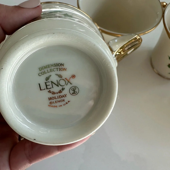 Lenox Holiday China Cups Holly/Berry
Gold Band USA Set of four - Picture 3 of 5